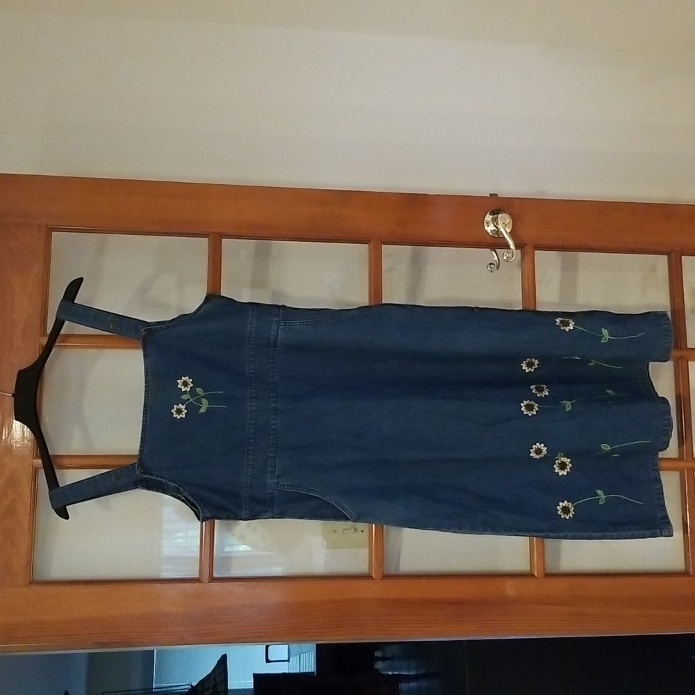 Studio West Jean Jumper Bib with Daisys 2 Pcts Side Brass Buttons Medium